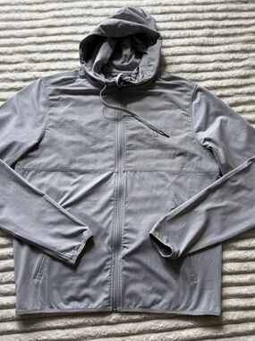 Vuori Gray Hooded Windbreaker Full-Zip Jacket Men's Size M Lightweight